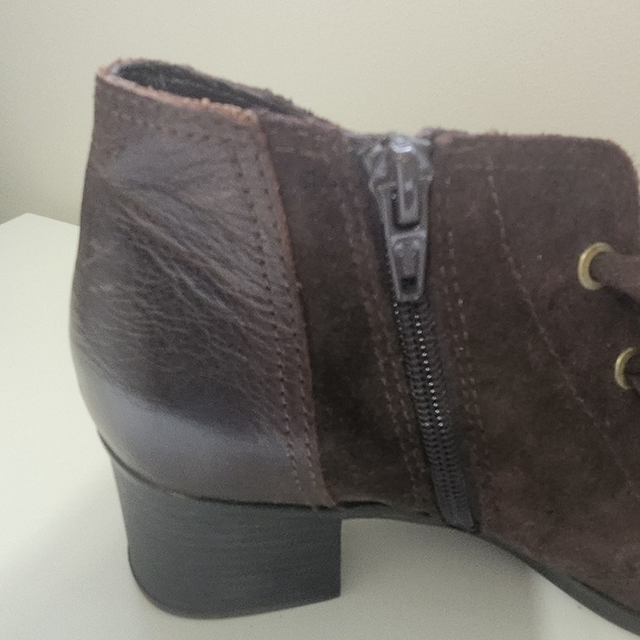 Naturalizer Brown Suede Ankle Booties Sz 6.5 Hotter N5 Comfort Suede Leather - Picture 11 of 12